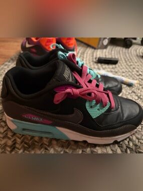 Nike air max 90s size 7 youth Black Sneakers with Pink and Light Blue Laces